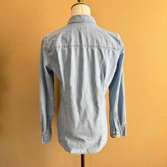 J. Crew Chambray Shirt Signature Fit Women’s S Blue Light Wash Cotton Button Up - Picture 11 of 16